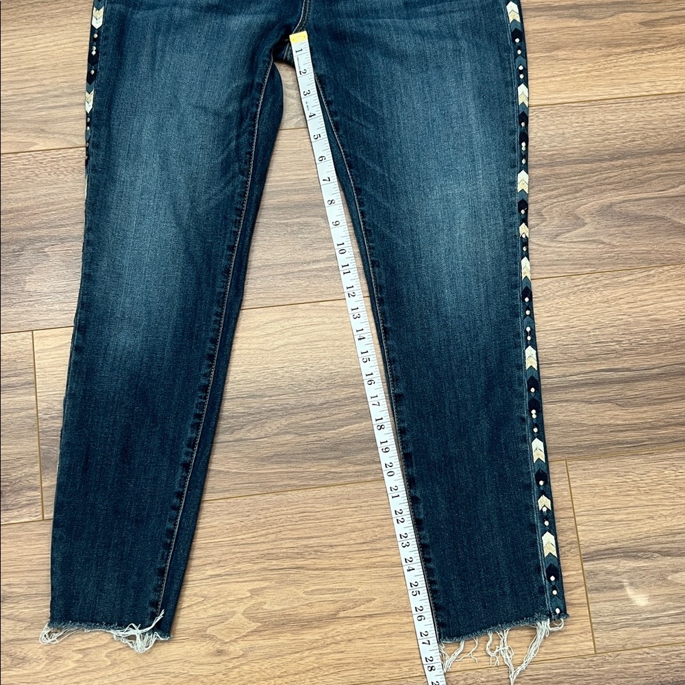 Driftwood Jackie Jeans with Chevron Side Embroidered Detail Size 31 - Picture 8 of 12